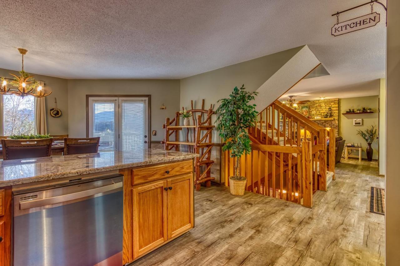3 Decks, Mtn Views! Tree Tops By Honeybearcabins - Luxury Rain Showers, 3 King Suites, Xl Hottub, Fireplace, Bear Sightings Gatlinburg Extérieur photo