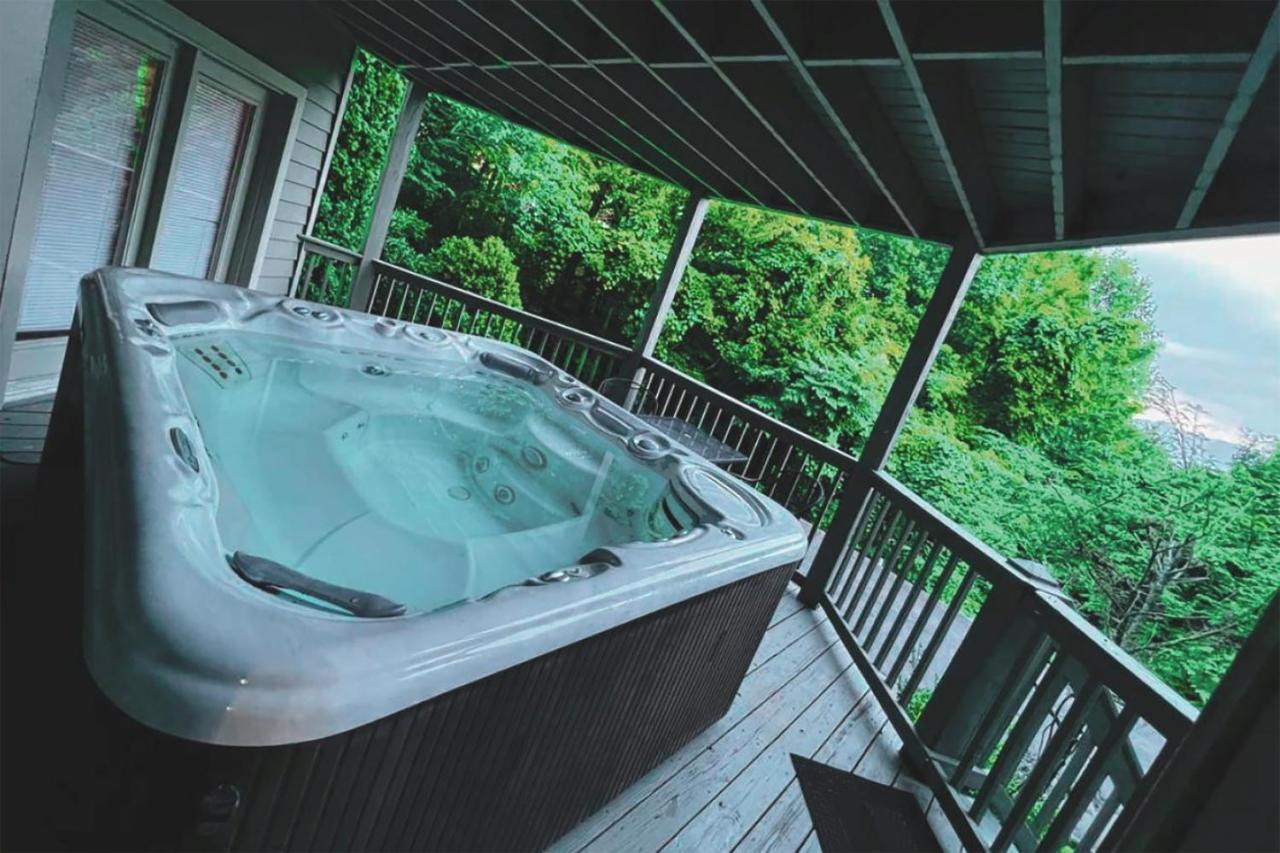 3 Decks, Mtn Views! Tree Tops By Honeybearcabins - Luxury Rain Showers, 3 King Suites, Xl Hottub, Fireplace, Bear Sightings Gatlinburg Extérieur photo